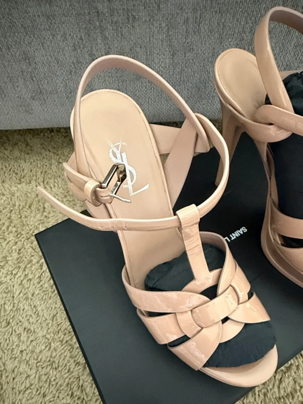 YSL TRIBUTE PLATFORM SANDALS IN PATENT LEATHER - Picture 3 of 7